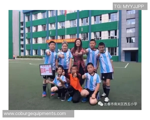 五小足球明星的成长故事与梦想追逐之旅