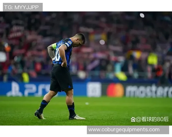 最强壮的足球明星们如何在赛场上展现力量与技巧的完美结合