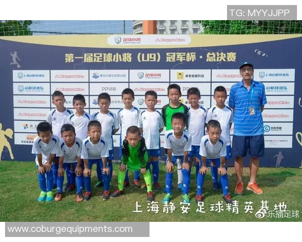 杭州足球队在精英赛中的力量展现与战术分析 杭州足球队在精英赛中的力量展现与战术分析