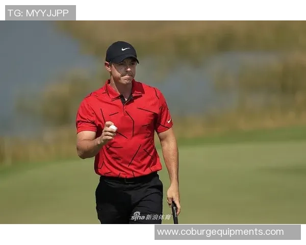 足球巨星挥杆瞬间高清呈现展现运动魅力与风采 足球巨星挥杆瞬间高清呈现展现运动魅力与风采