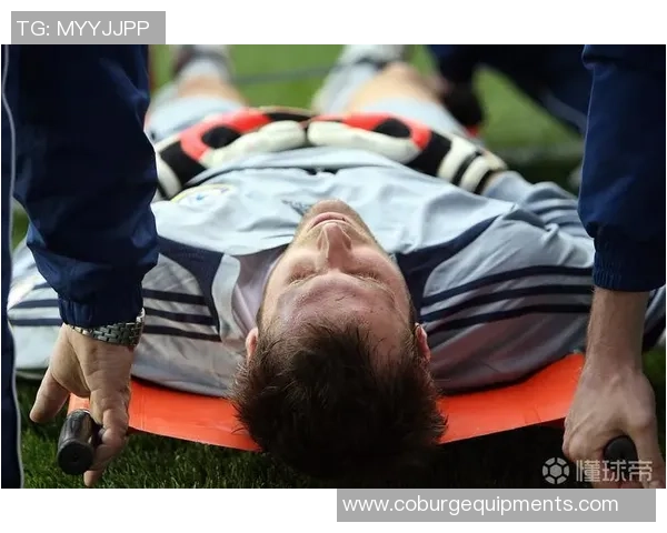 黑白足球明星男头的魅力与风采解析,探索他们背后的故事与成就 黑白足球明星男头的魅力与风采解析,探索他们背后的故事与成就