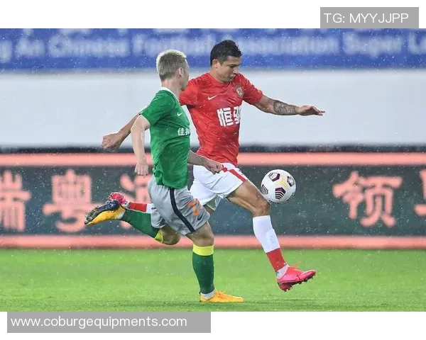 足球战术：深圳足球队的包夹体系